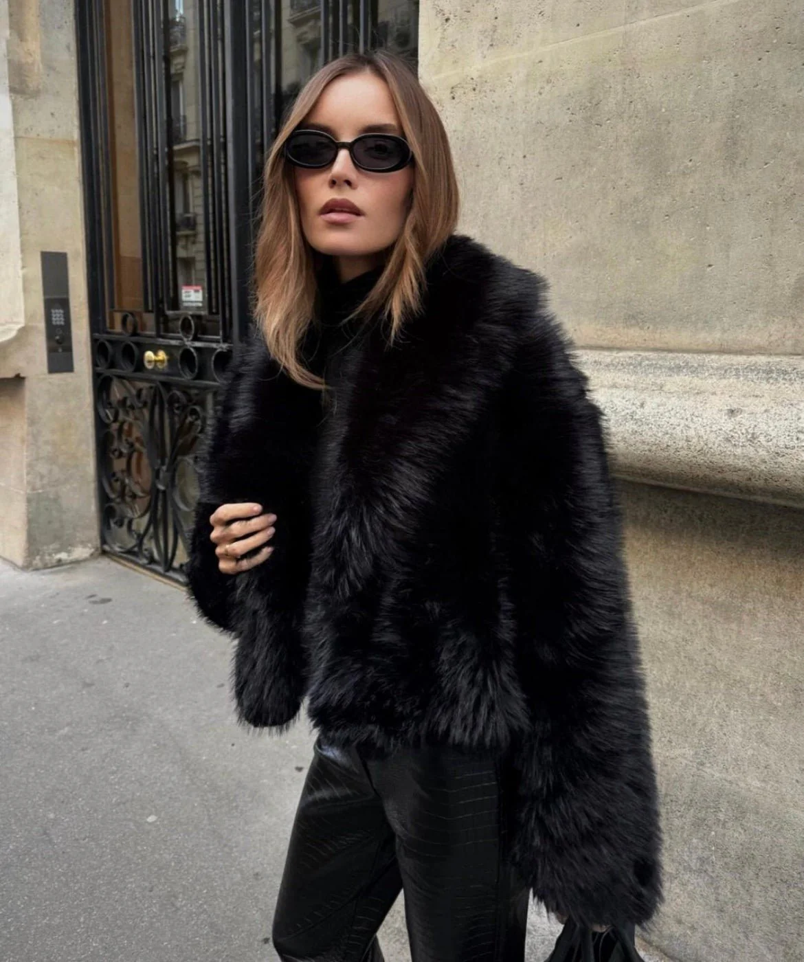 Maris Cropped Faux Fur Coat - Image 2